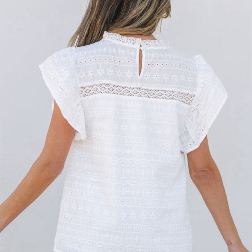 *NEW* Womens White Eyelet Ruffle Short Sleeve Blouse Top Boho | Size L - Picture 2 of 9